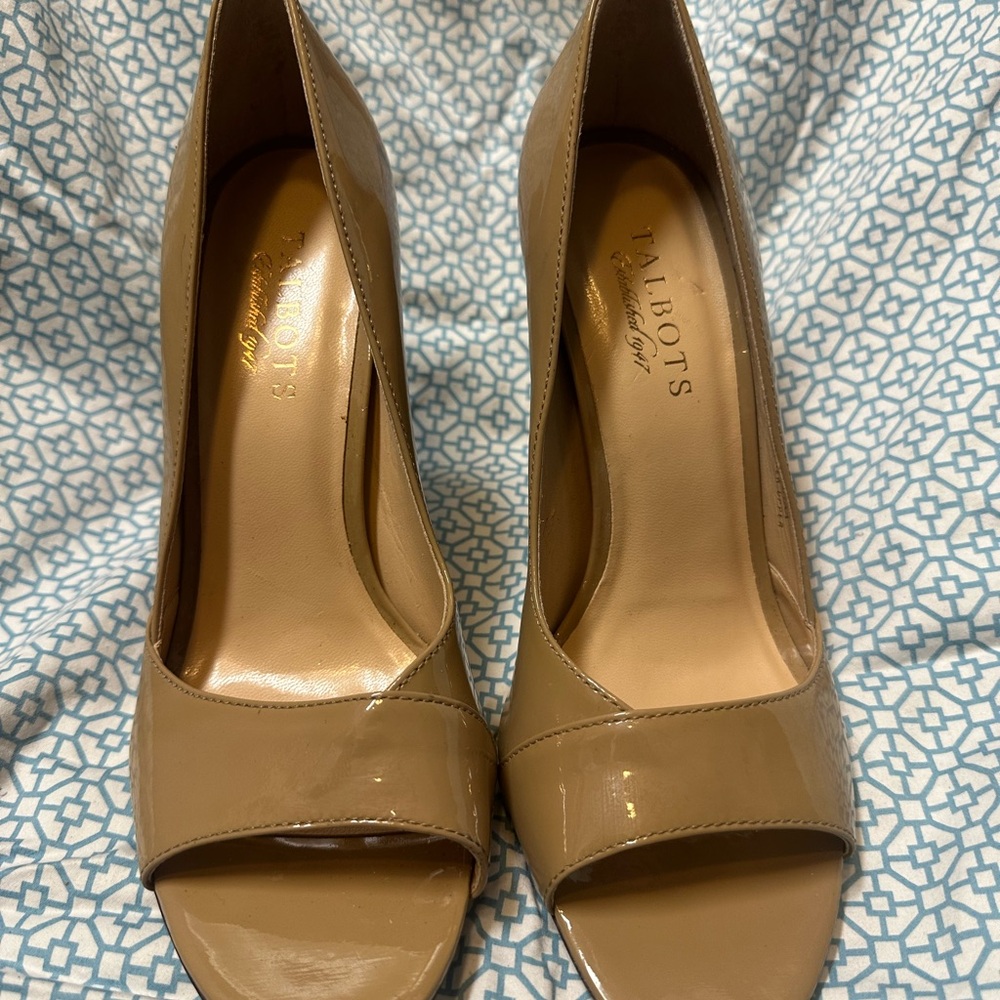 Talbots Women's Beige Patent Peep Toe Heels